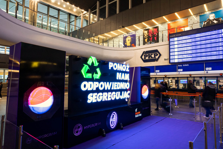 Innovative hologram at the Central Station as part of the Pepsi 100% rPET campaign